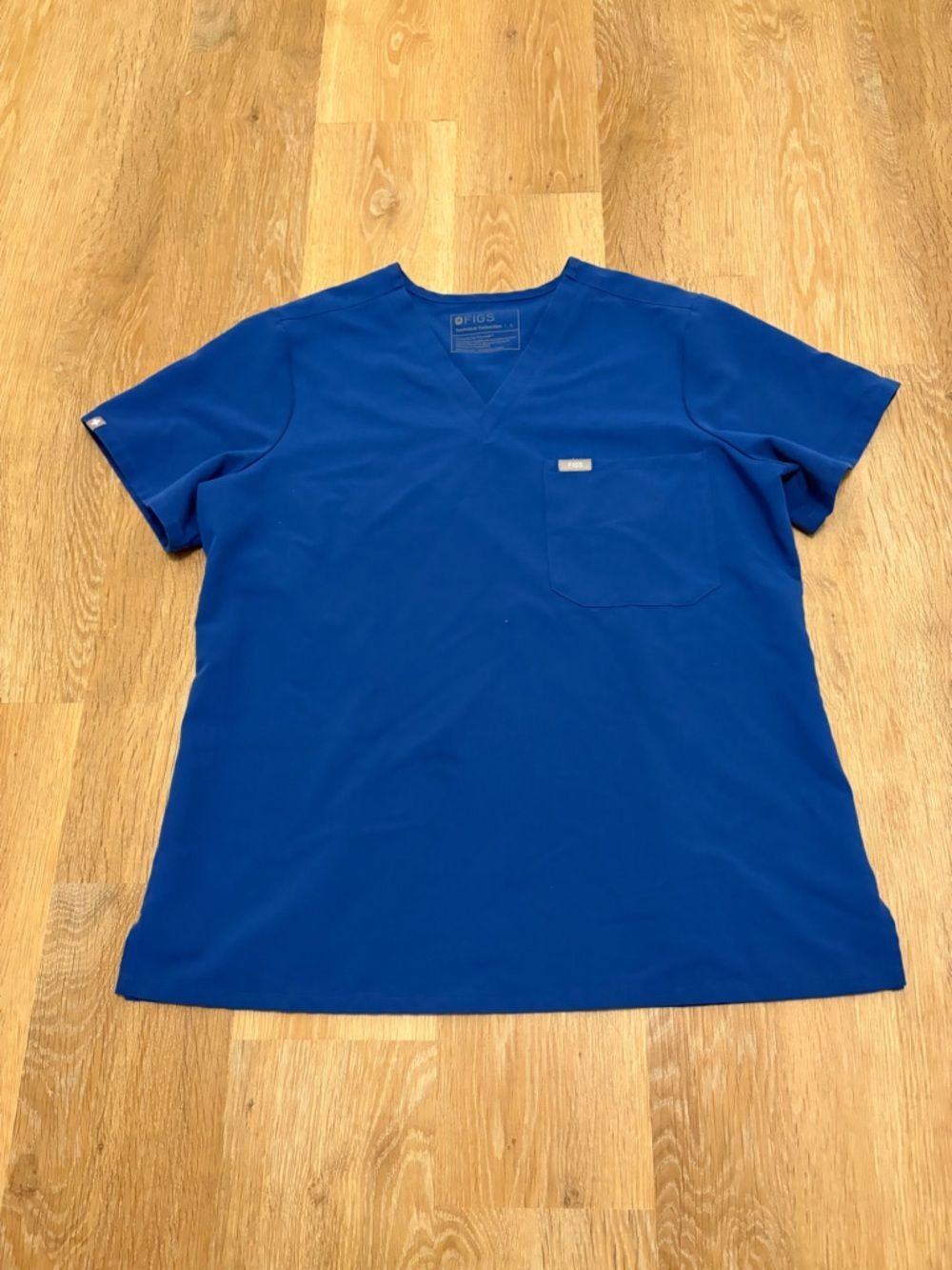 Figs Women's Catarina Winning Blue V-Neck Pocket Scrub Top Size Large